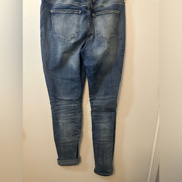 Maurices | High-Rise Distressed Jegging - Picture 5 of 6